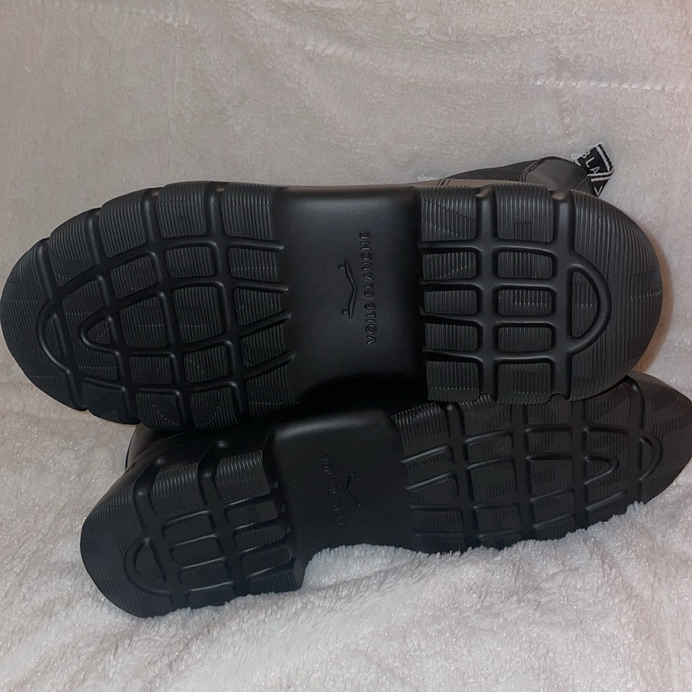 VOILE BLANCHE TWILLY CHELSEA
Leather Boots in Black - Picture 15 of 16